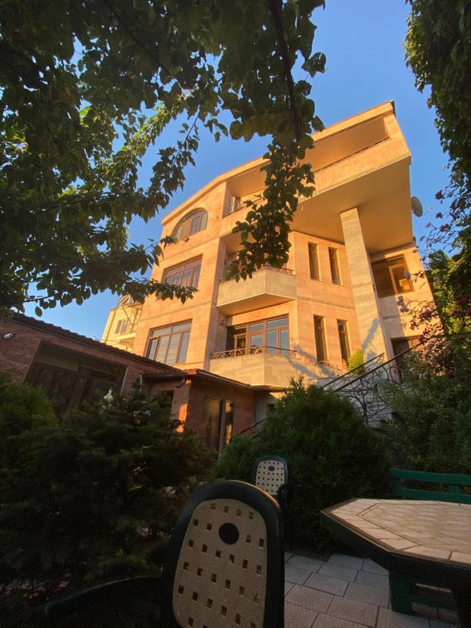 Ivy Boutique Hotel Yerevan Bagian luar foto