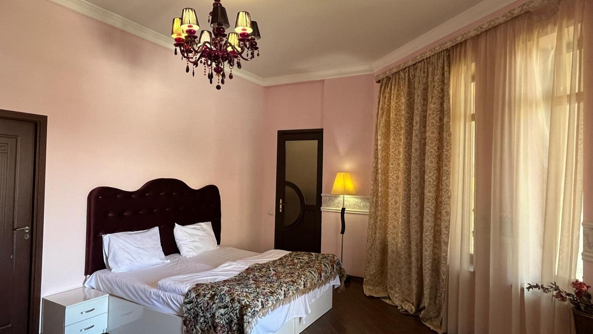 Ivy Boutique Hotel Yerevan Bagian luar foto